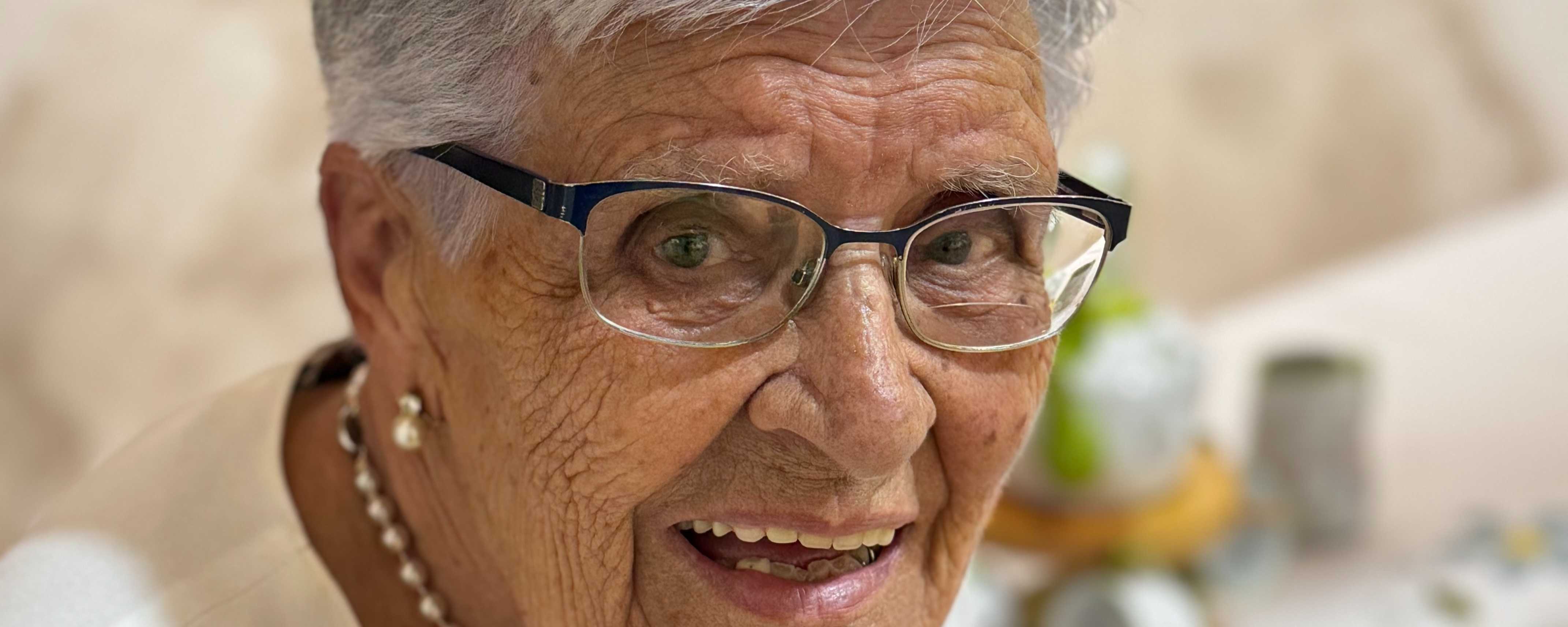Una almorcileña de 90 años sigue haciendo labores, y ahora las expone en el espacio cultural El Molino