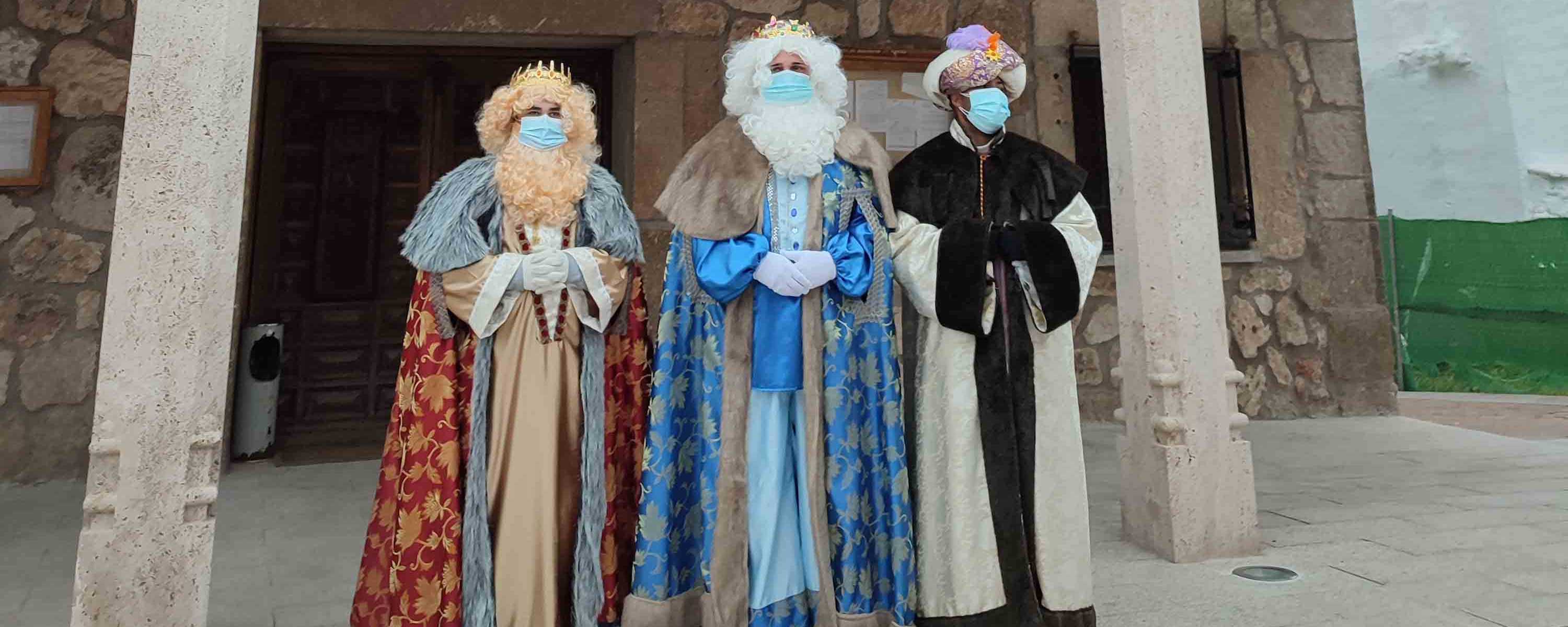 Los Reyes Magos han recorrido las calles de Almonacid