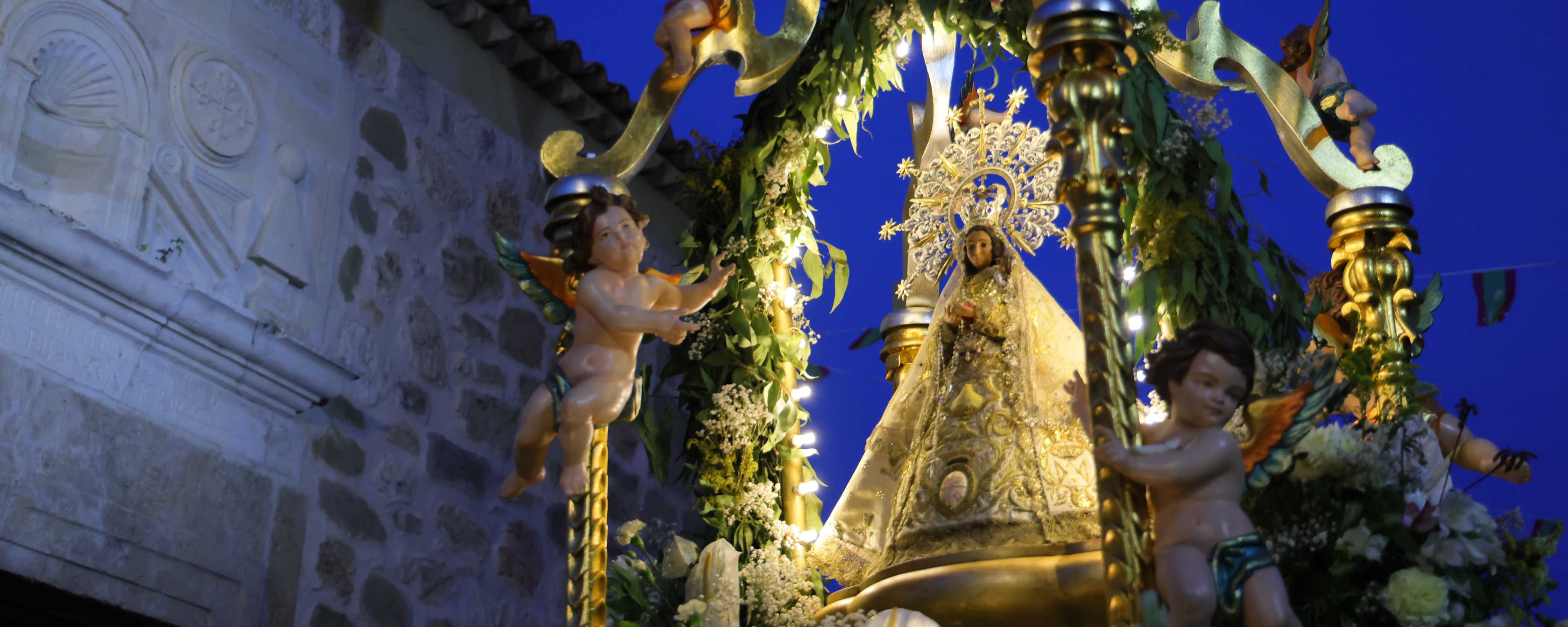 Almonacid acompaña a la Virgen de la Luz en el corazón de sus días más emotivos